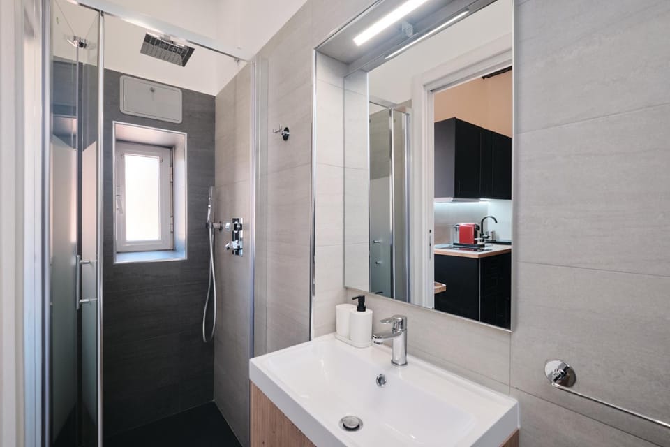 Shower, Bathroom, towels