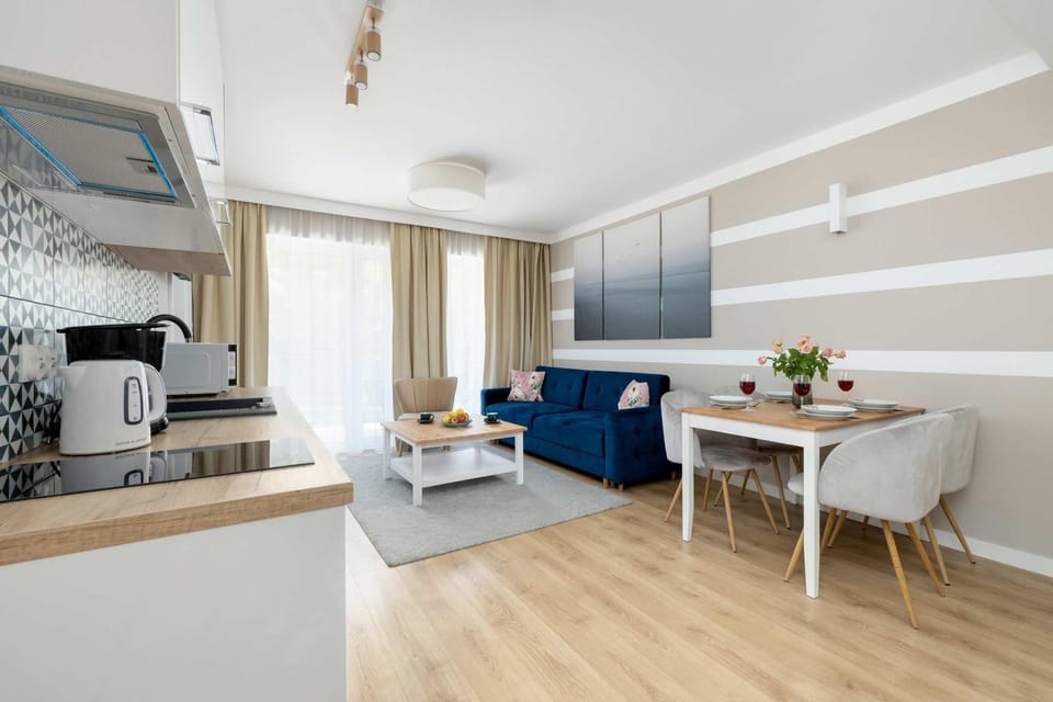 Kitchen or kitchenette, Living room, Seating area, Dining area