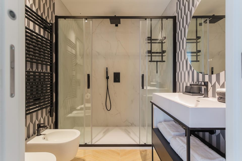 Shower, Bathroom, towels