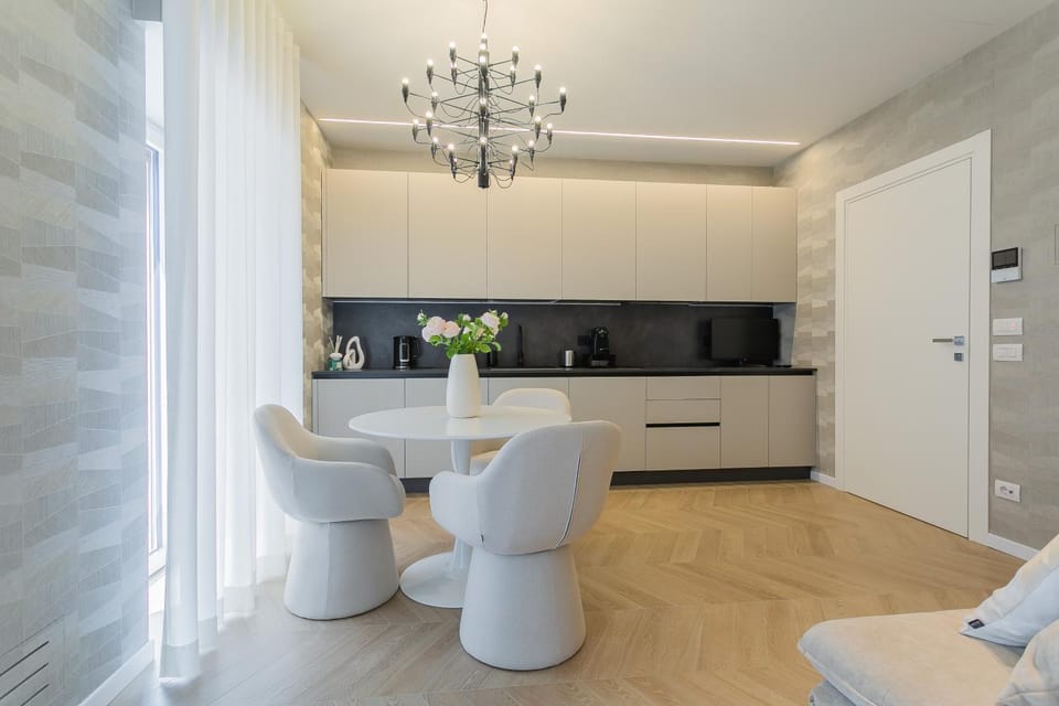 Kitchen or kitchenette, Living room, Seating area, Dining area