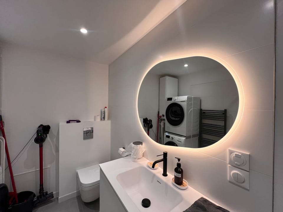 Toilet, Bathroom, towels