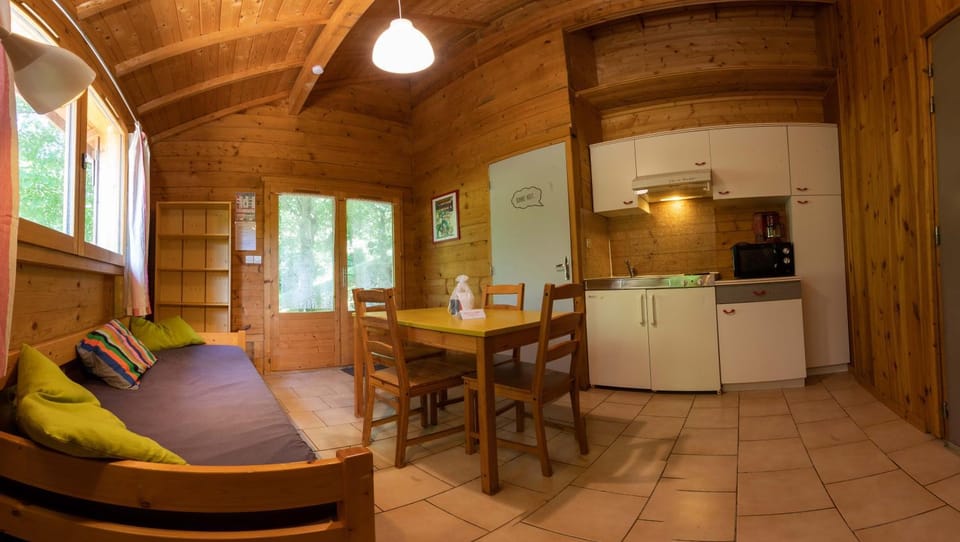 Living room, Seating area, Dining area, stove