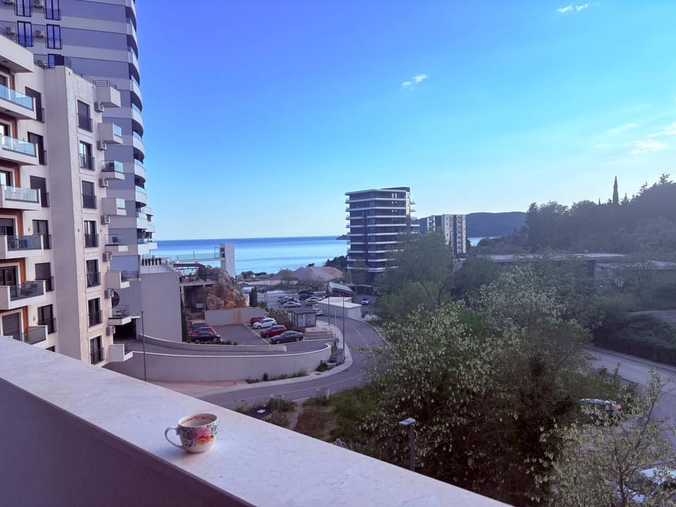 Sea View studio & Private Garage -Twin Towers Apartment in Montenegro