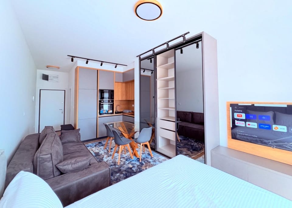 Sea View studio & Private Garage -Twin Towers Apartment in Montenegro