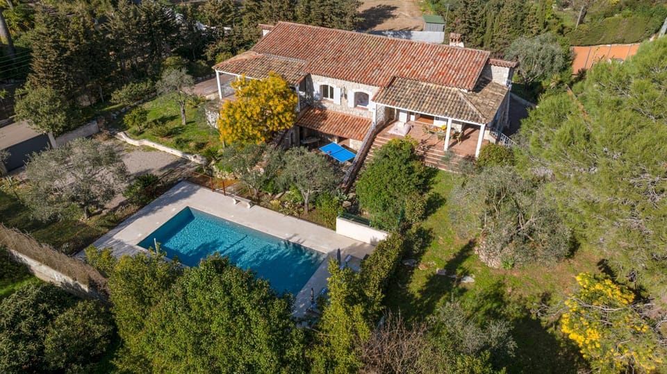 Property building, Natural landscape, Bird's eye view, Garden, Garden view, Pool view, Swimming pool, sunbed