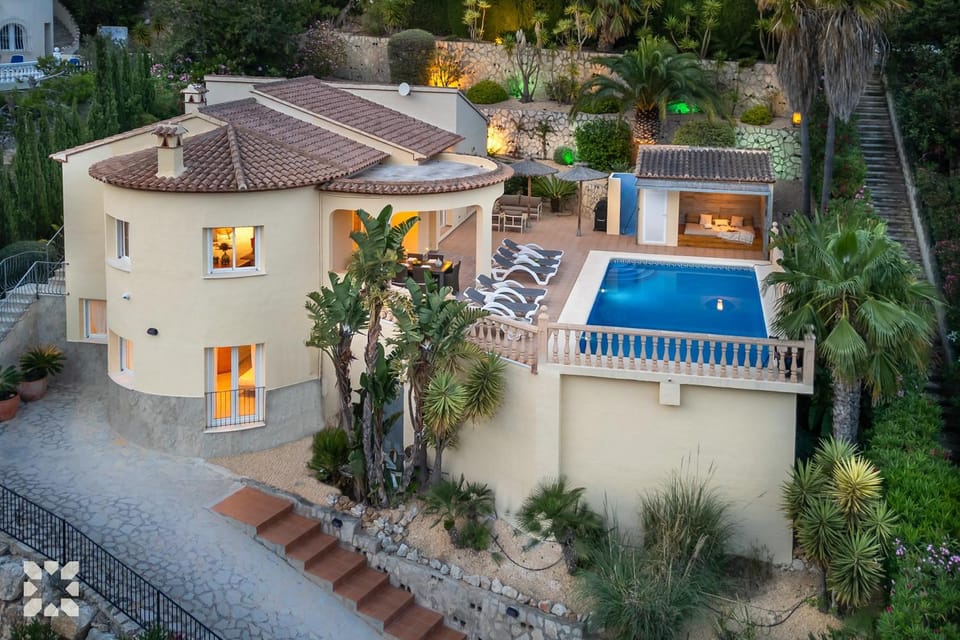 Property building, Day, Bird's eye view, Garden, Garden view, Pool view, Swimming pool, sunbed