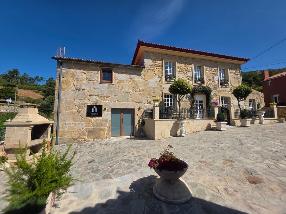 Villa Janeixa House in Galicia