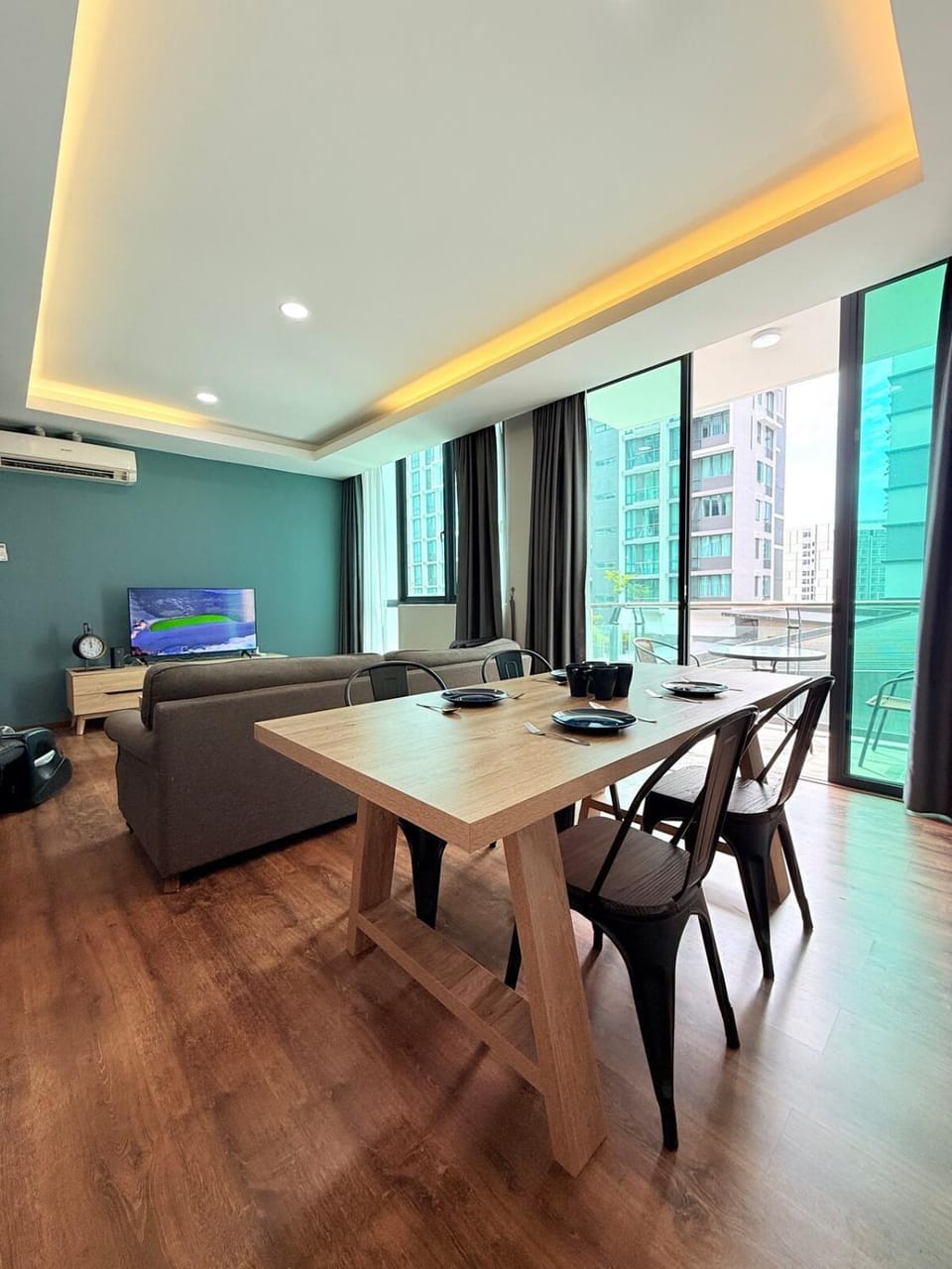 Living room, Seating area, Dining area