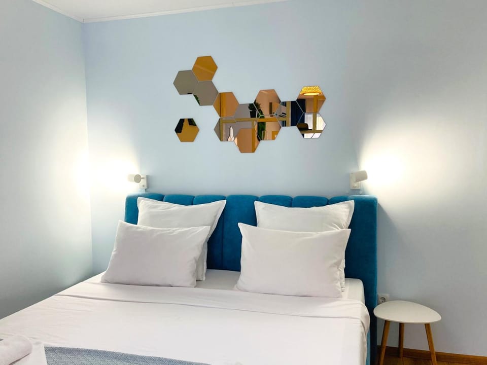 Bed, Photo of the whole room, Decorative detail, Bedroom