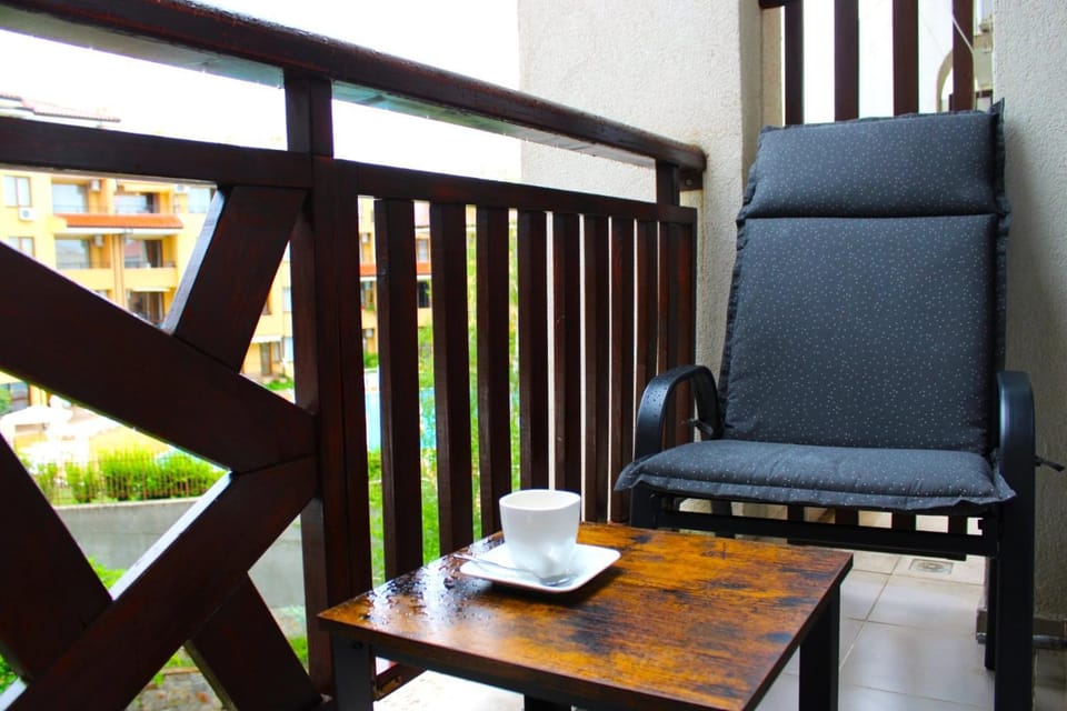 Patio, Day, View (from property/room), Balcony/Terrace, Living room, Seating area