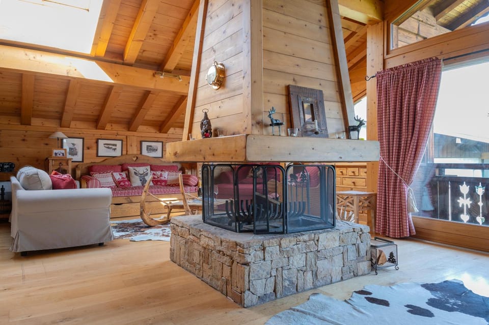 Living room, fireplace