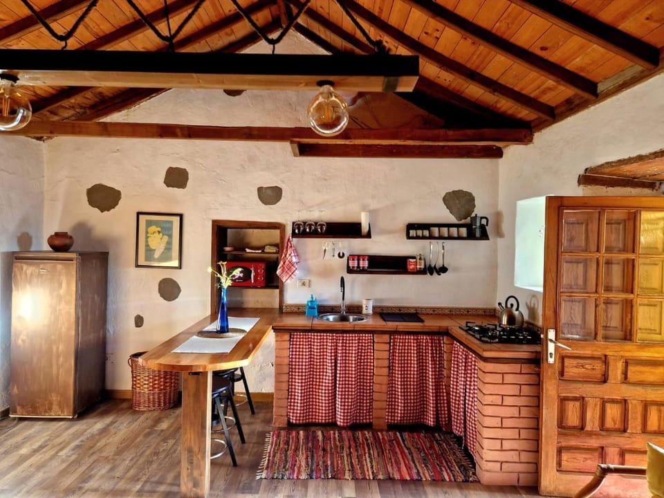 Kitchen or kitchenette, Lounge or bar