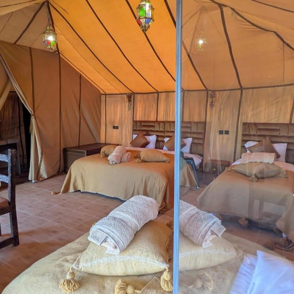 Bed, Bedroom, towels, wardrobe