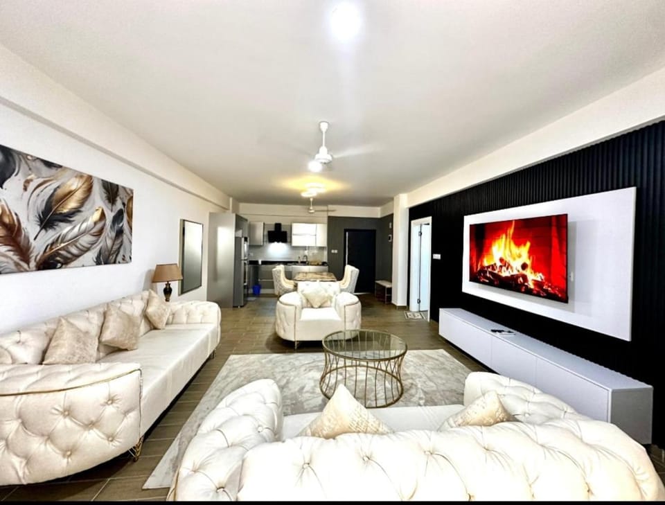 AQUA GARDENS LUXURY SEAVIEW HOMESTAY opp BAOBAB RESORT NYALI Msa Apartment in Mombasa