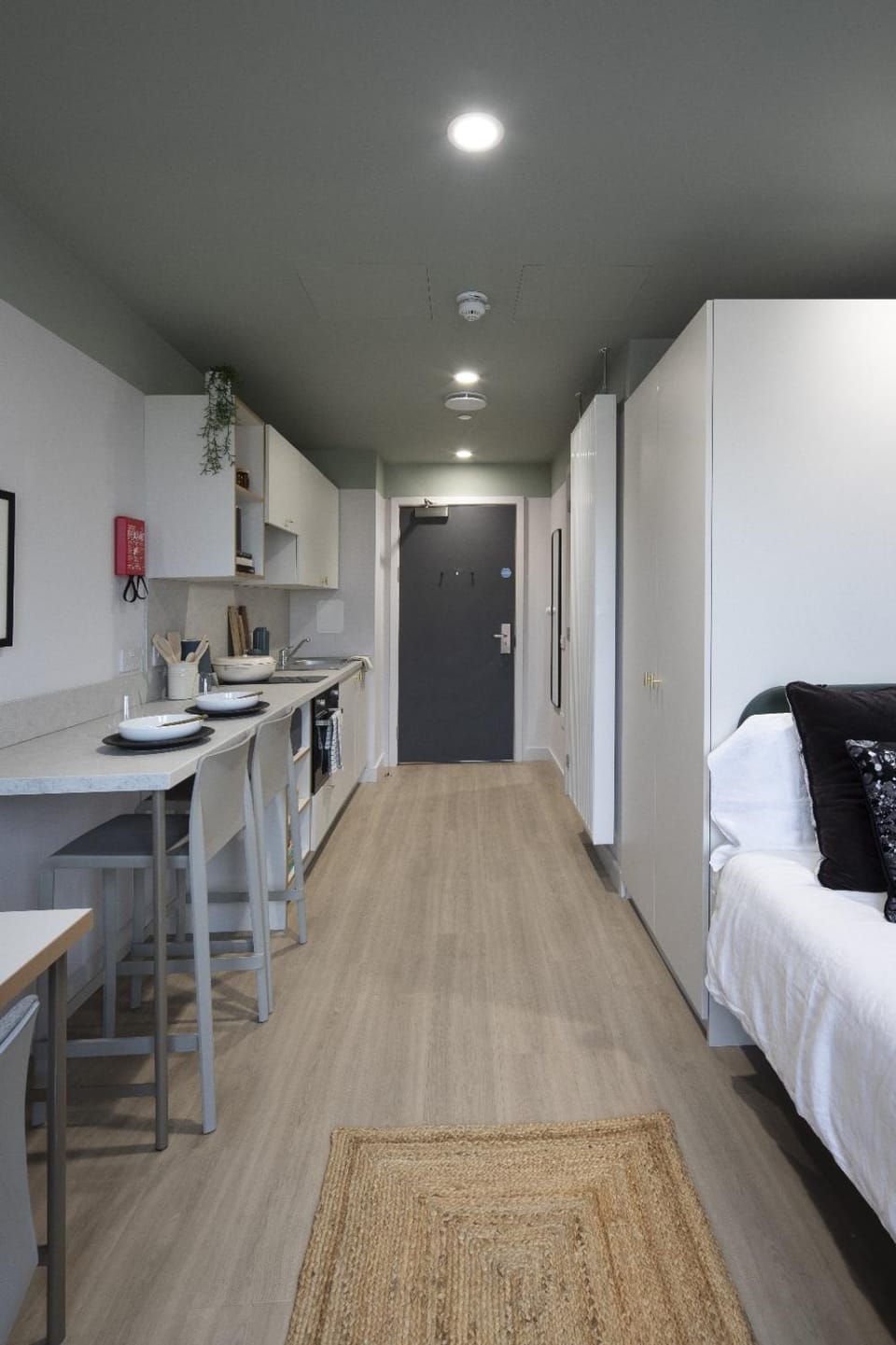 Kitchen or kitchenette, Seating area, Dining area, Bedroom