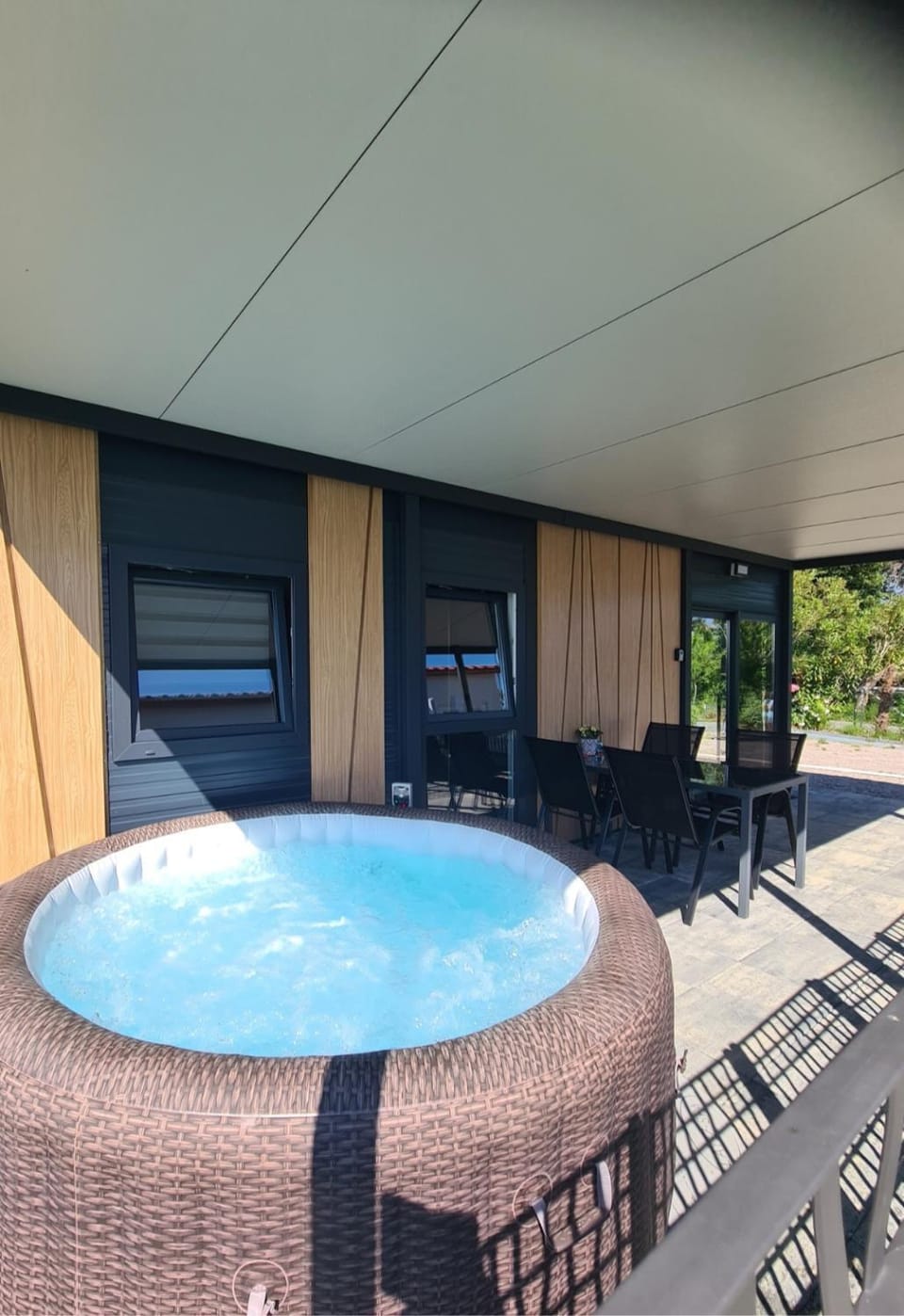 Facade/entrance, Hot Tub, Balcony/Terrace, Swimming pool