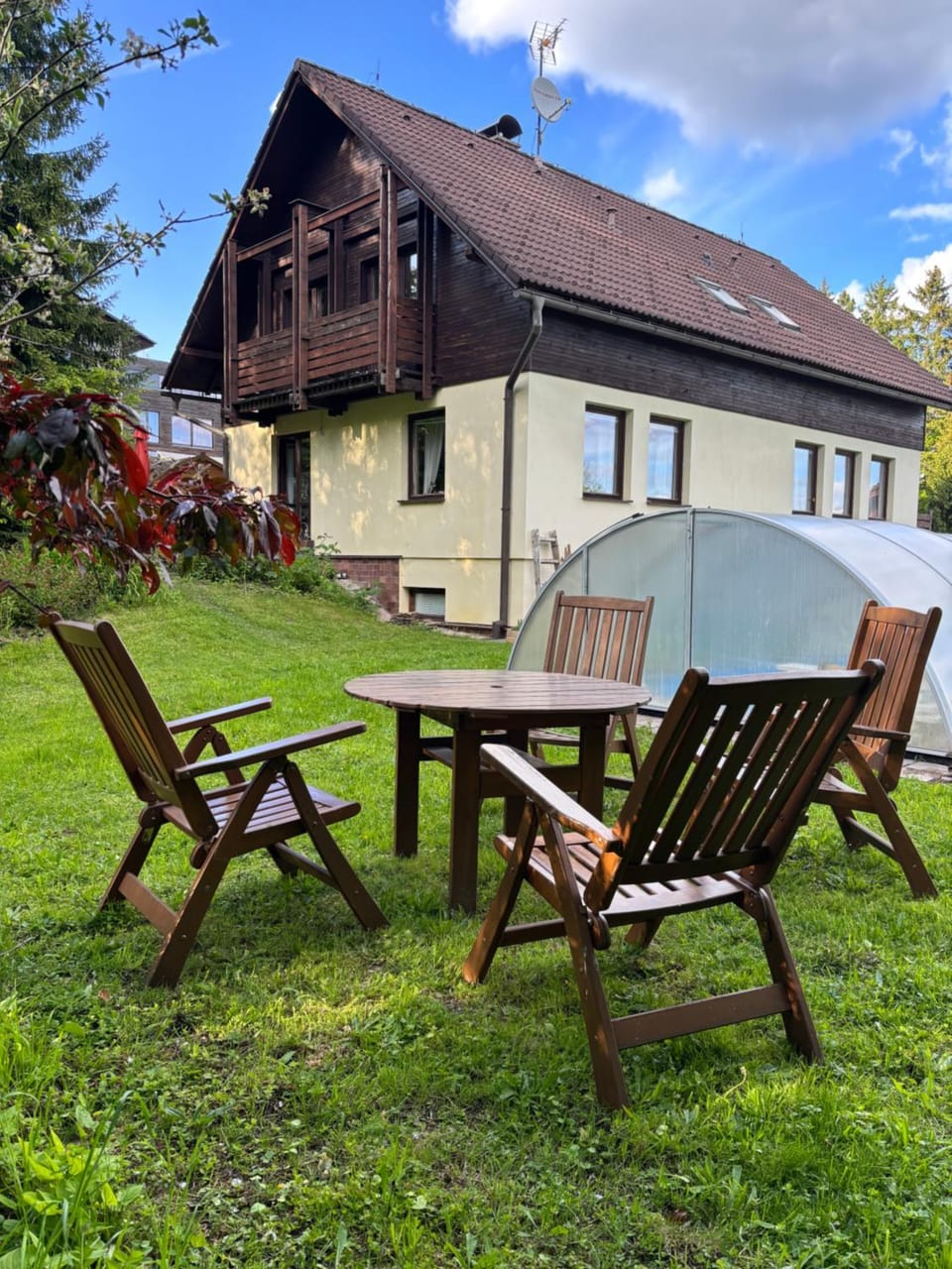 Property building, Garden, Swimming pool