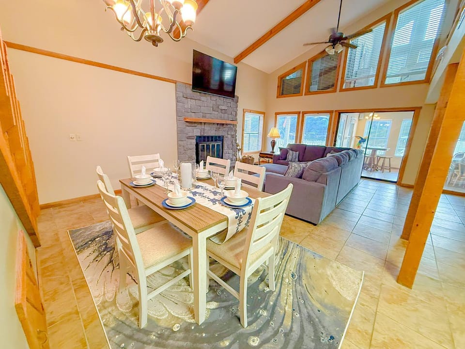 Lakefront 5BD/3BA/Dock/Firepit/Pet Friendly-17PP House in Lake of the Ozarks
