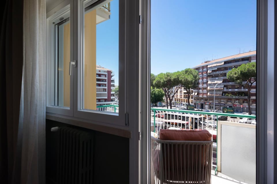 Notte Ai Colli - Rooms & Kitchen Bed and Breakfast in Rome