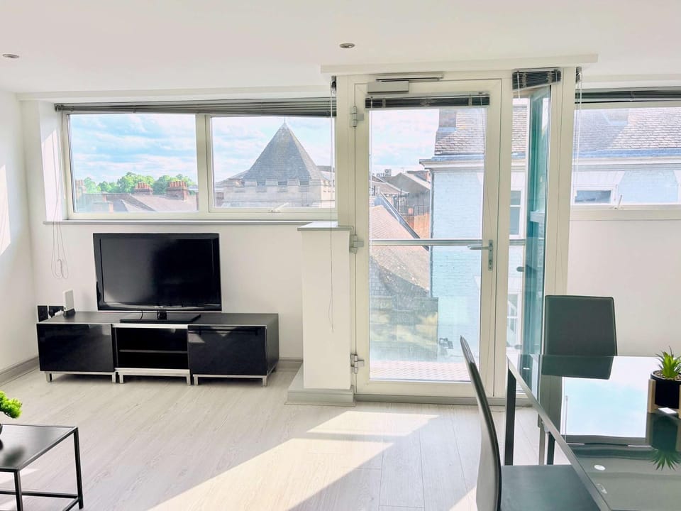Natural landscape, Living room, Seating area, Evening entertainment, City view