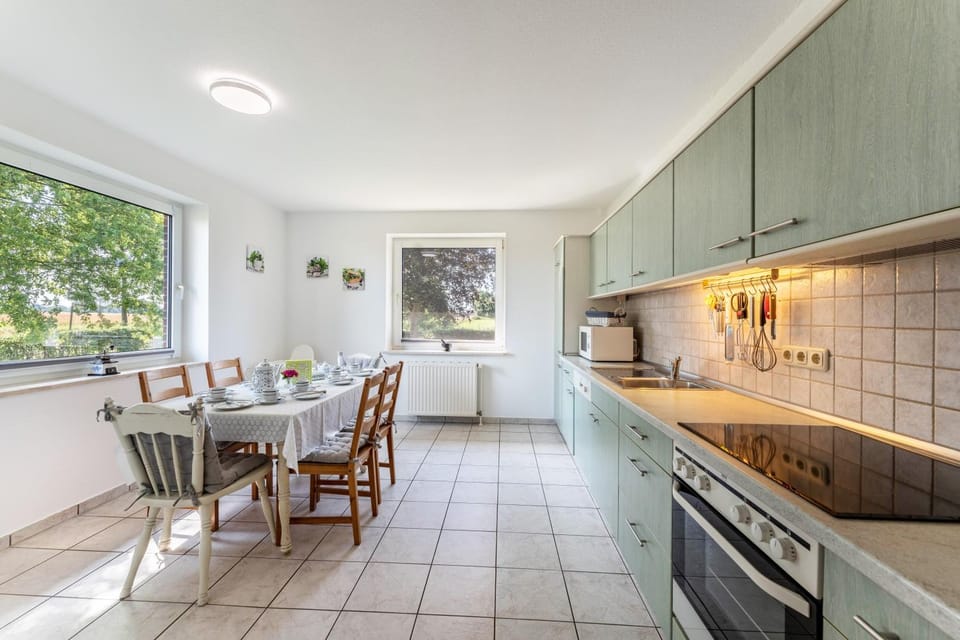 Property building, Kitchen or kitchenette, Living room