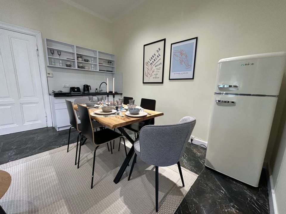 Kitchen or kitchenette, Living room, Dining area, stove