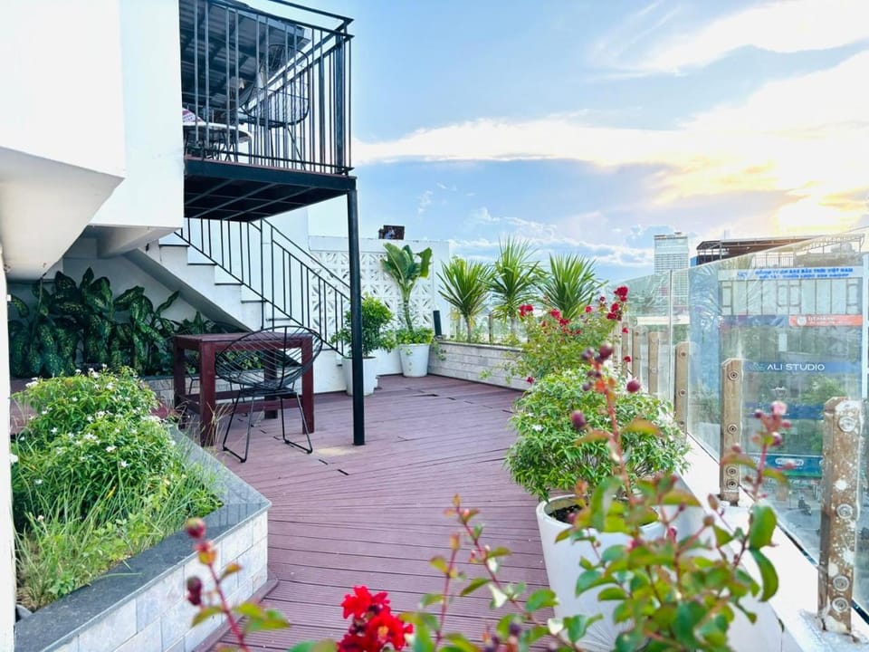 Balcony/Terrace, Garden view