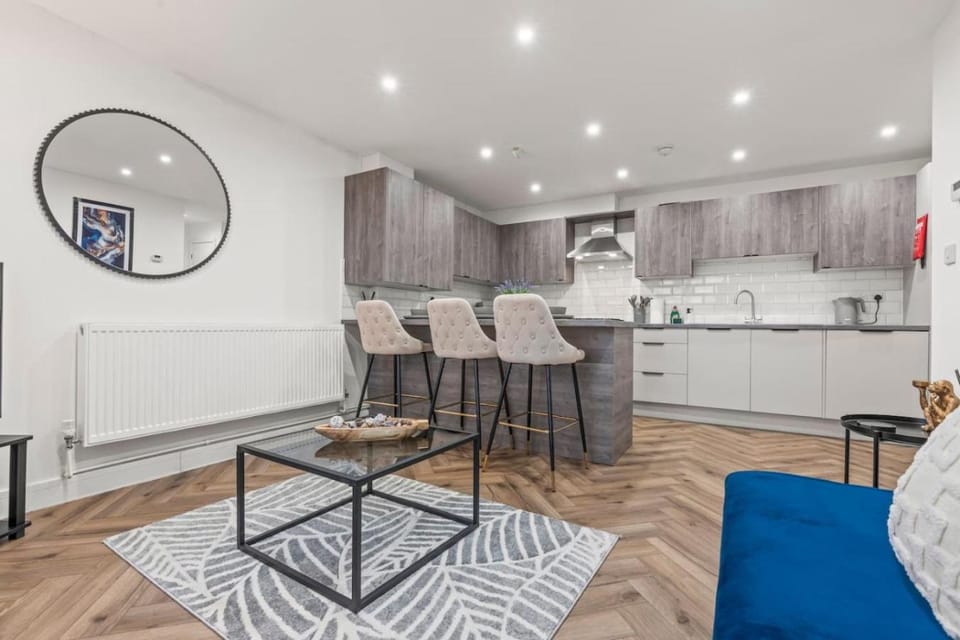 Birmingham Luxe - Free Parking - Sleep 8 - Central Apartment in Birmingham
