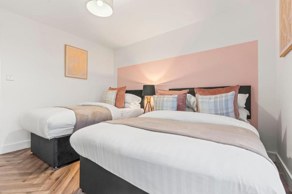 Birmingham Luxe - Free Parking - Sleep 8 - Central Apartment in Birmingham