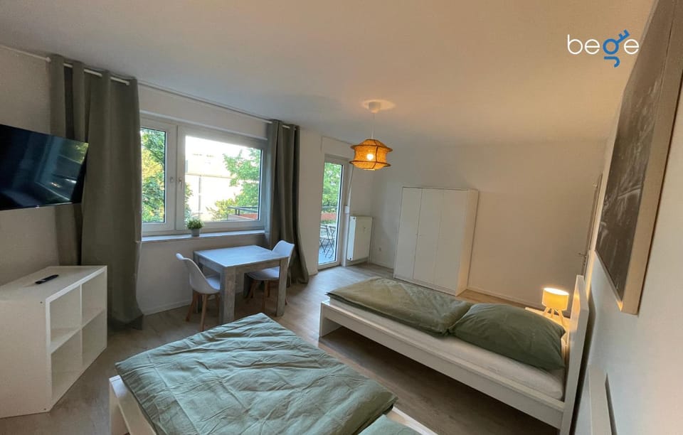Bed, TV and multimedia, Photo of the whole room, Bedroom, towels