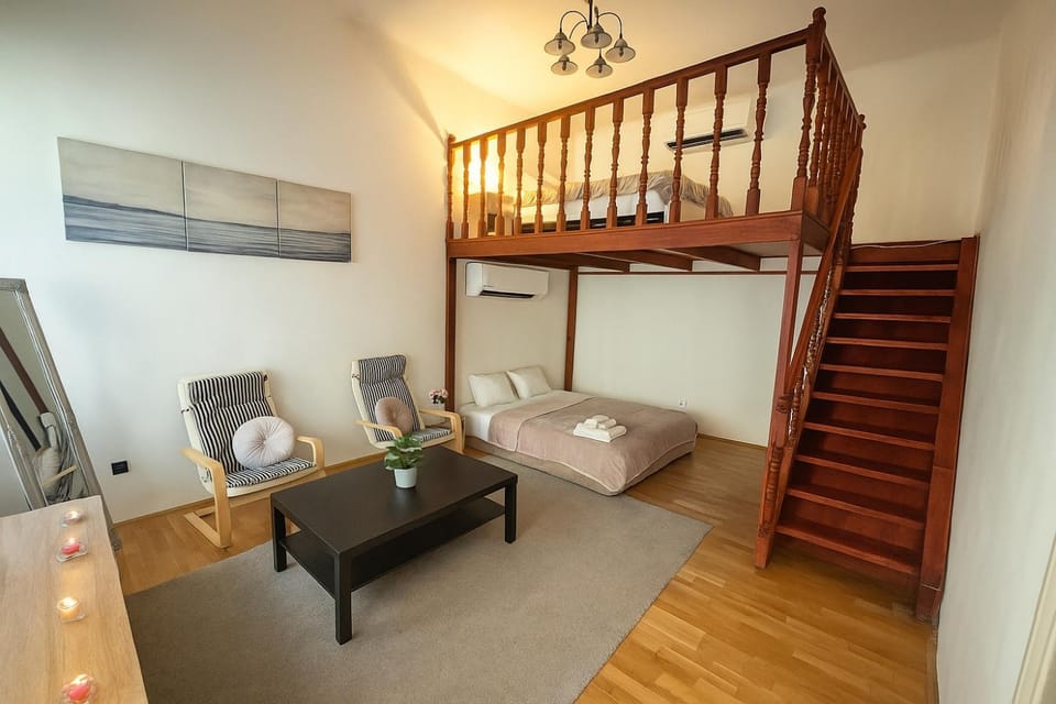 Bed, Living room, Photo of the whole room, Seating area, Bedroom