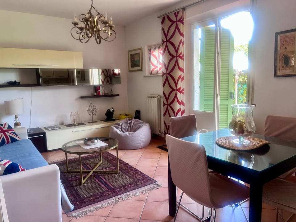 Living room, Seating area, Dining area, Garden view