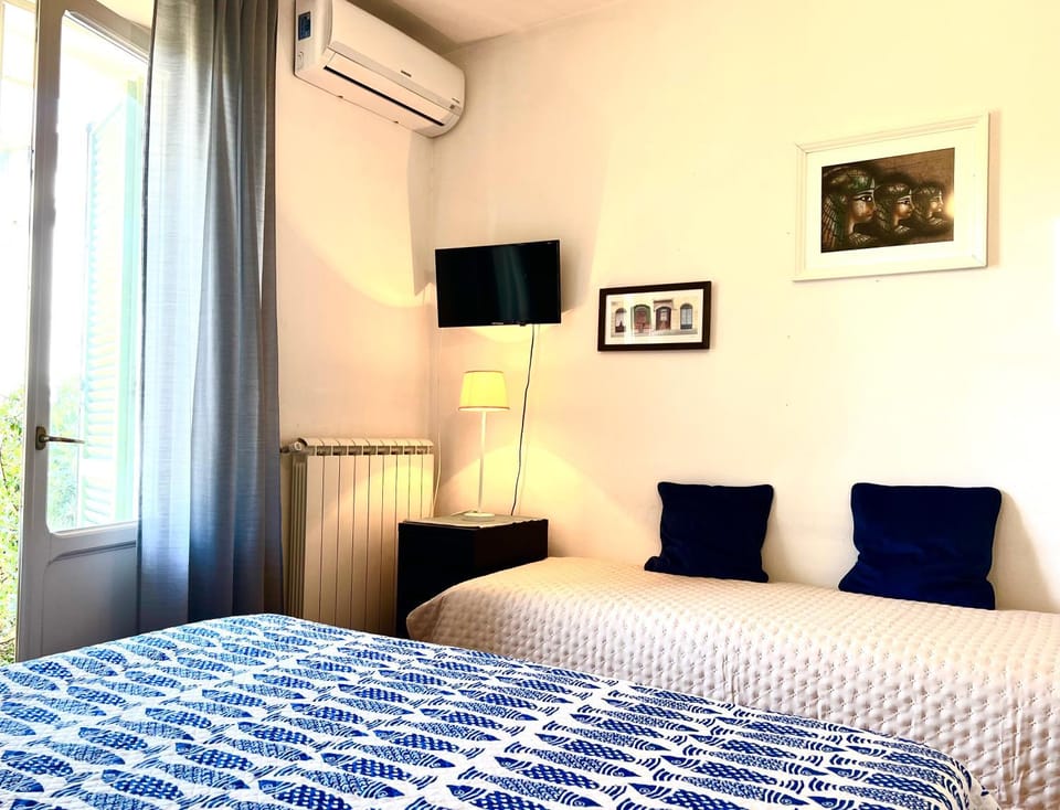Bedroom, air conditioner