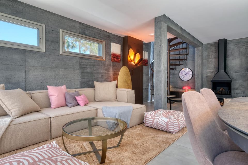 Communal lounge/ TV room, Living room