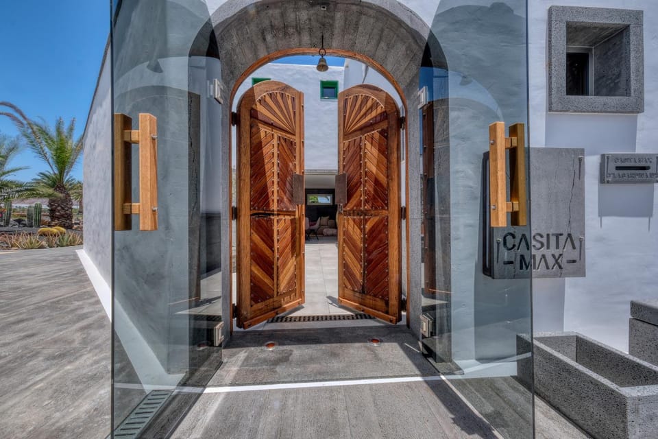 Property building, Facade/entrance, Off site