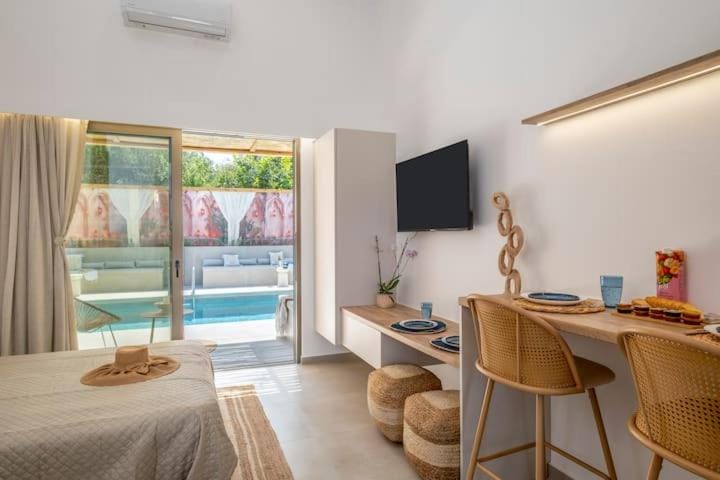 Aladdin Luxury Suites With Shared Pool Apartment in Crete