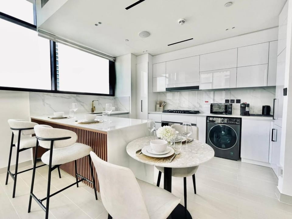 Elevated 2br Elegance Dip Pool, Parking And Gym! Apartment in Dubai