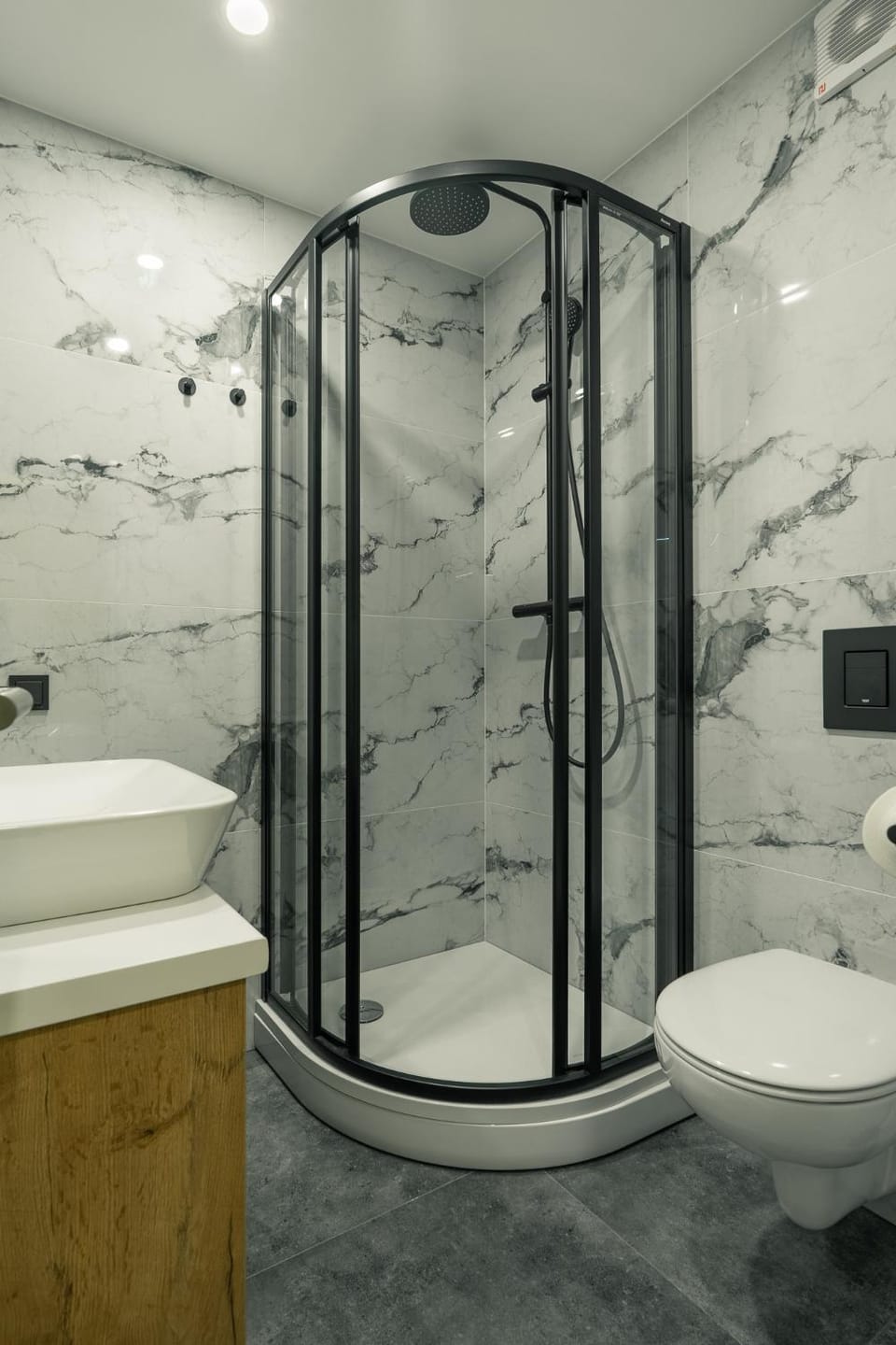 Shower, Toilet