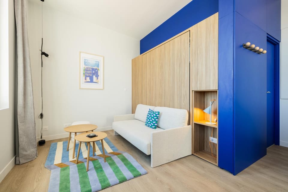 Bed, Living room, Photo of the whole room, Seating area, Bedroom, wardrobe