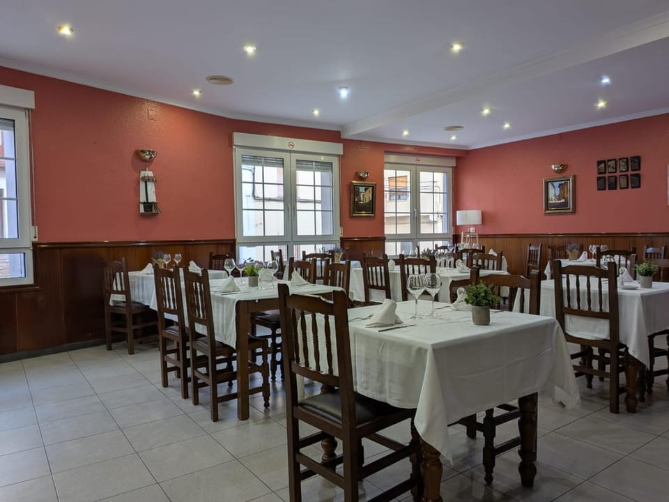 Restaurant/places to eat, Living room