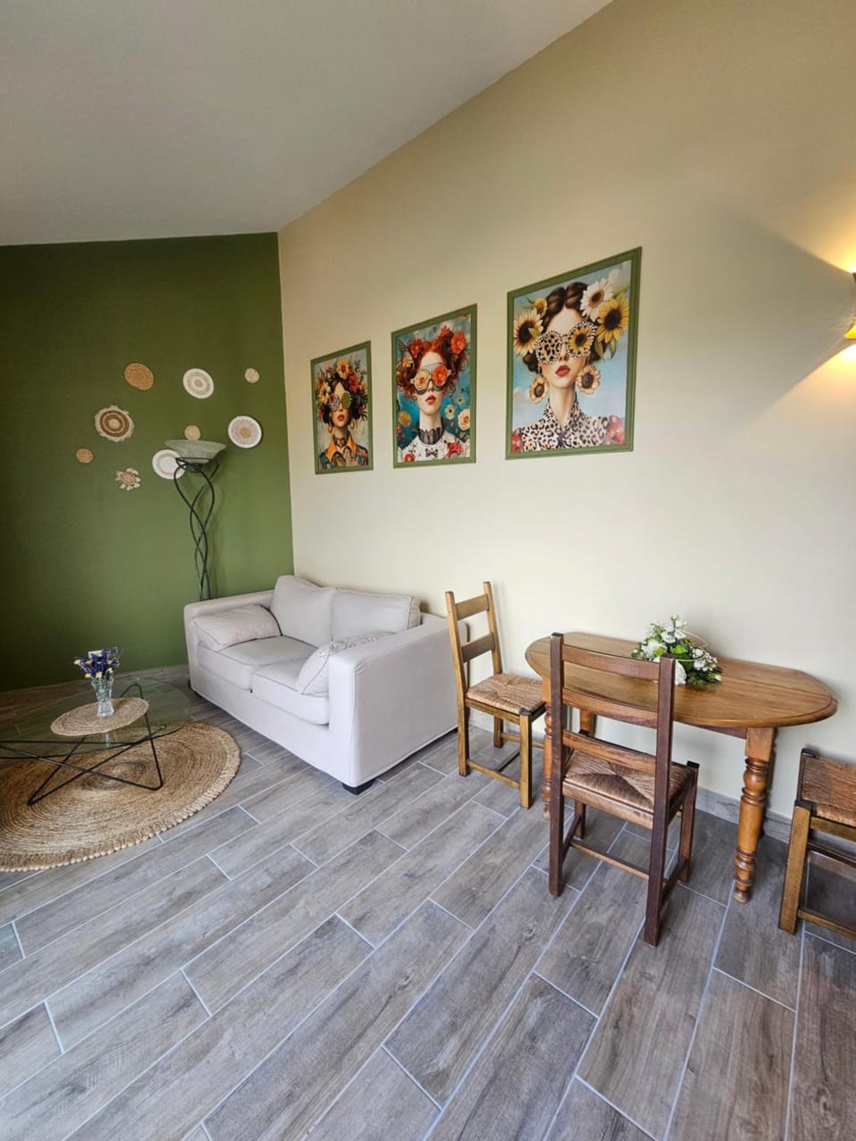 Living room, Dining area