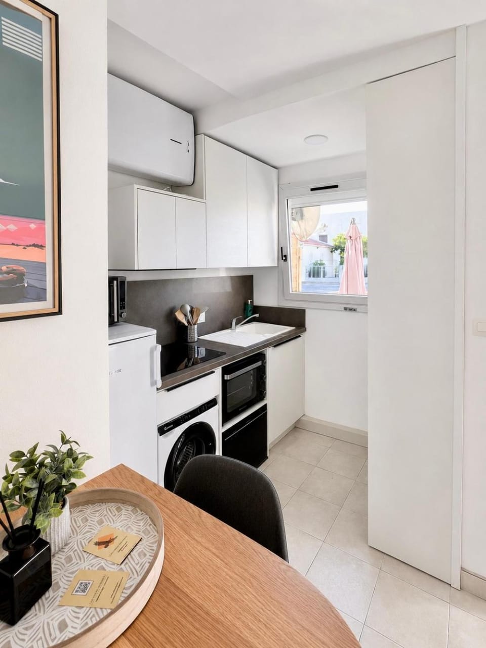 Kitchen or kitchenette, Dining area, dishwasher, oven, washing machine, kitchen