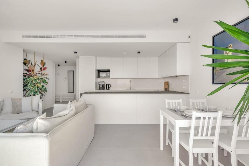 Kitchen or kitchenette, Seating area, Dining area