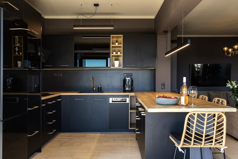 Coffee/tea facilities, Kitchen or kitchenette, Dining area, minibar, oven, stove