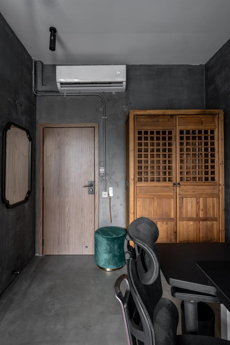 wardrobe, air conditioner