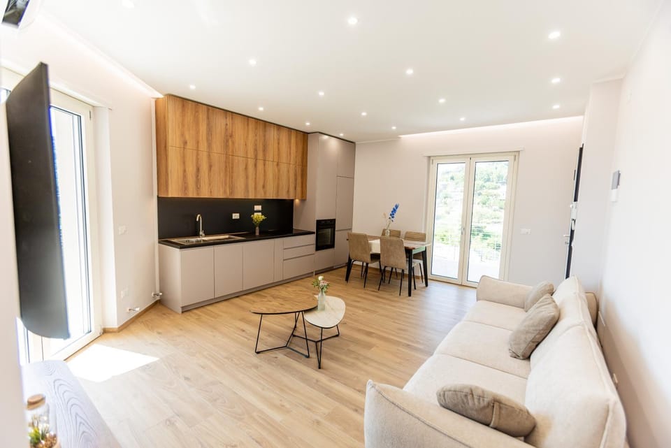 TV and multimedia, Seating area, Dining area, oven