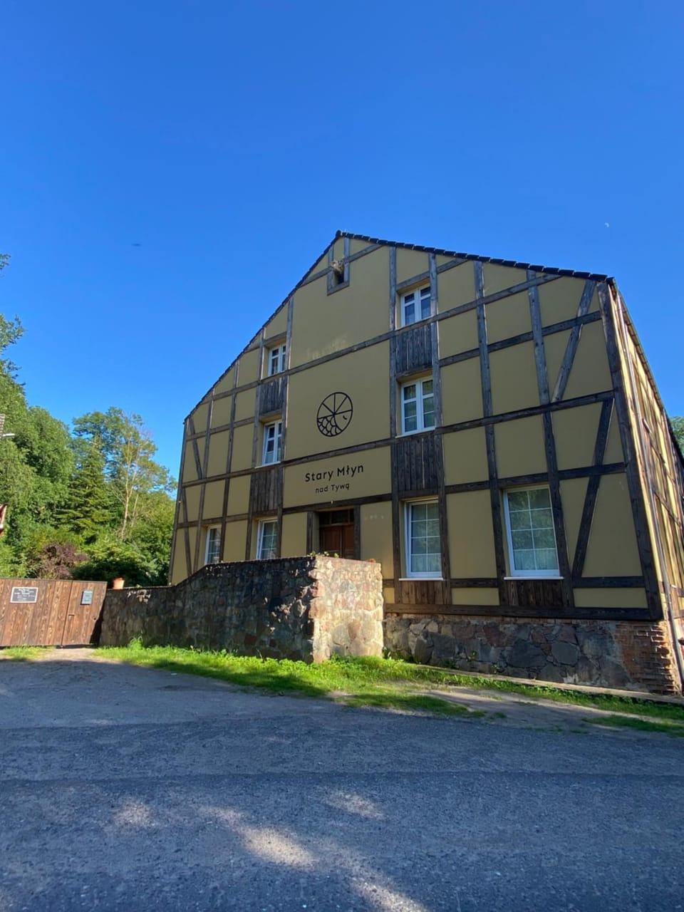 Property building, Day, Street view