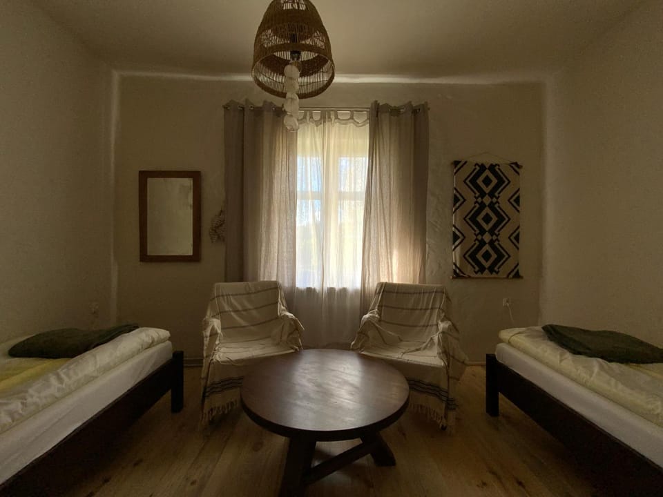 Bed, Photo of the whole room, Seating area, Bedroom