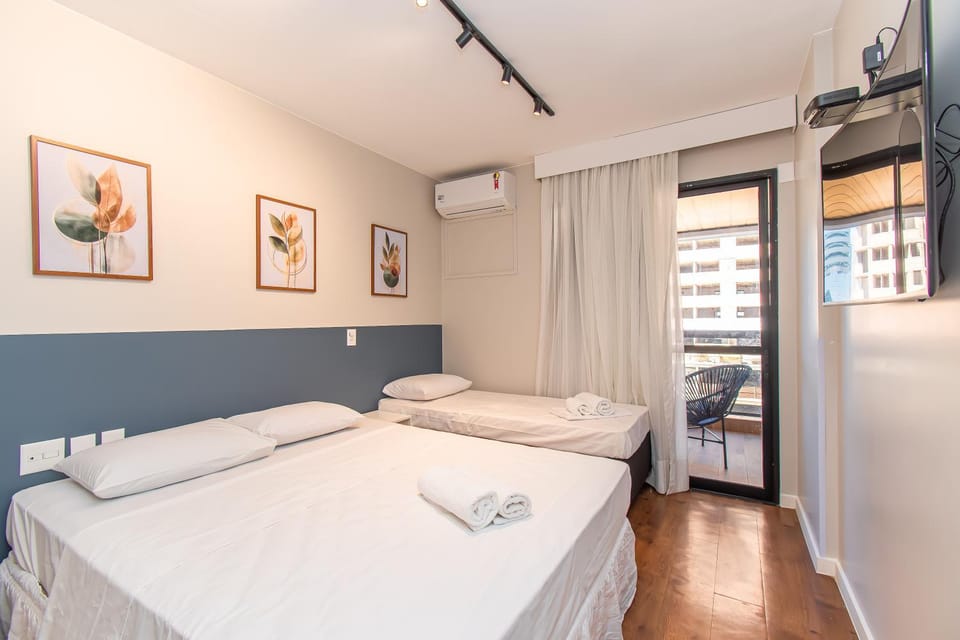 Bed, TV and multimedia, Photo of the whole room, Bedroom, towels, air conditioner