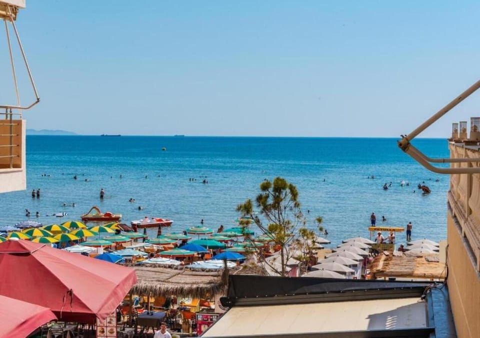 Day, People, Beach, Sea view, sunbed